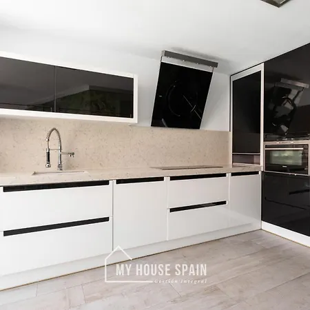 Myhousespain - Espacioso Piso Con Parking * Gijon