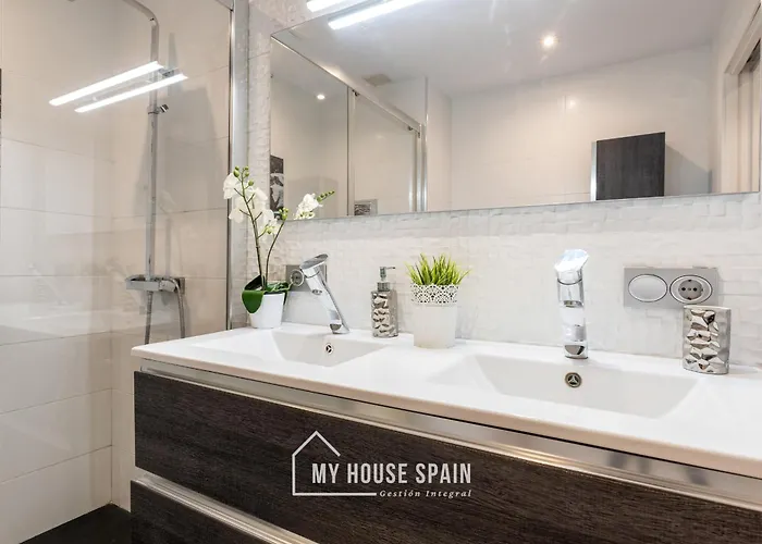 Myhousespain - Espacioso Piso Con Parking * Gijón