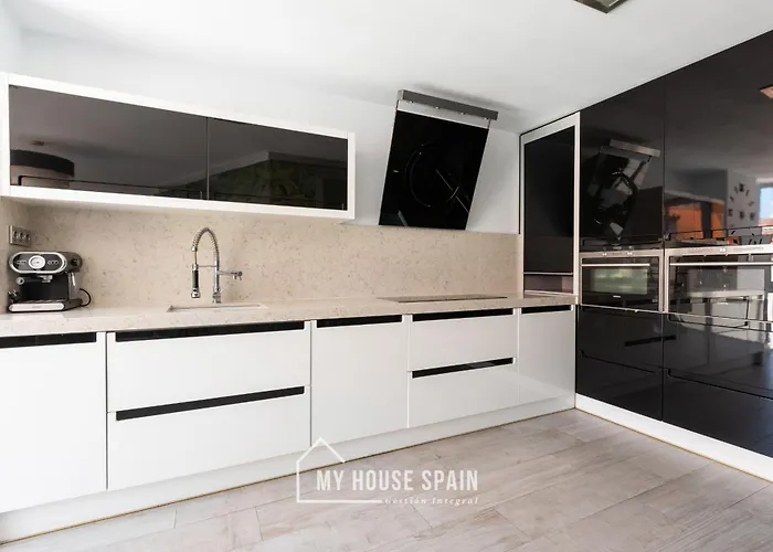 Myhousespain - Espacioso Piso Con Parking * Gijón