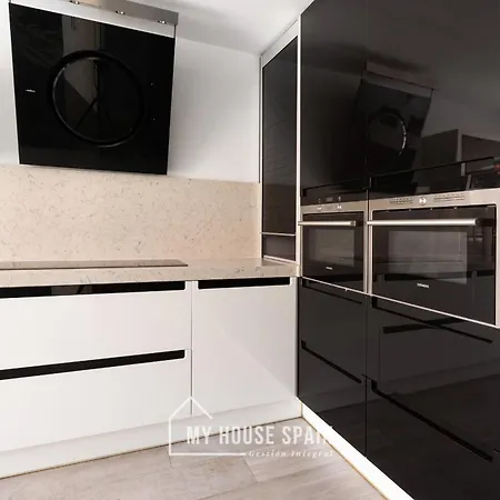 Myhousespain - Espacioso Piso Con Parking Хіхон