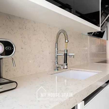 Lägenhet Myhousespain - Espacioso Piso Con Parking