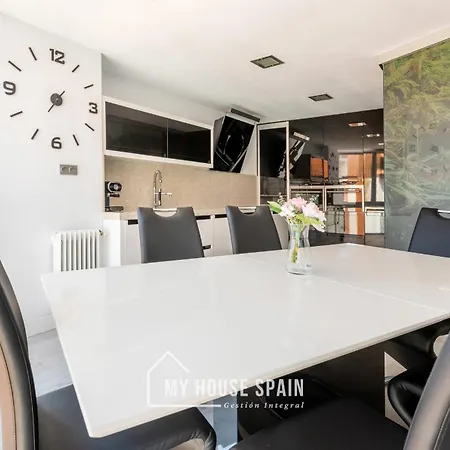 Myhousespain - Espacioso Piso Con Parking * Gijón